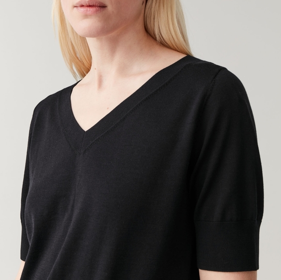 NWT COS Black Cotton/Silk Blend Knit V-Neck Top XS - Picture 3 of 5